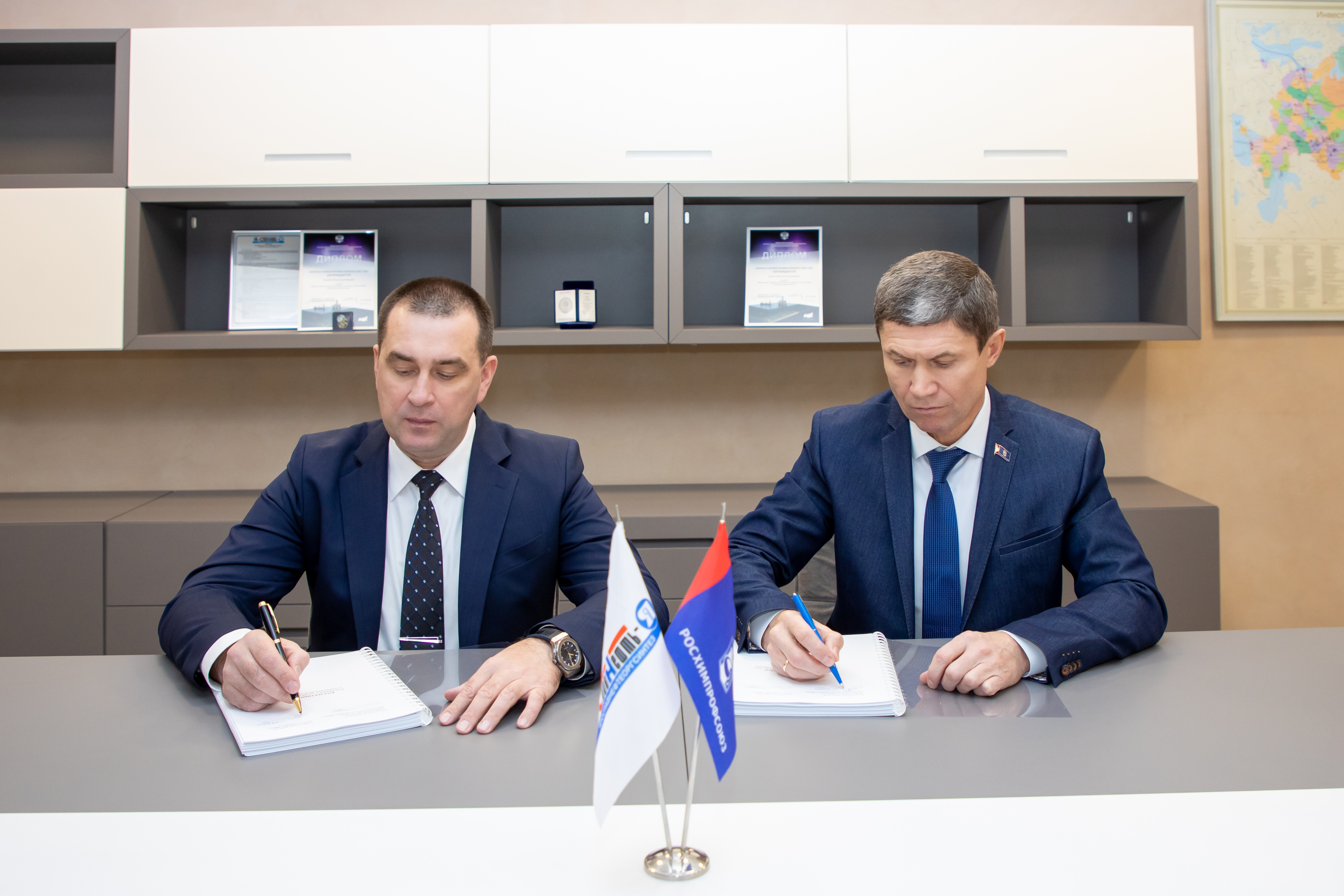 A New Collective Agreement was Signed by PJSC Slavneft-YANOS